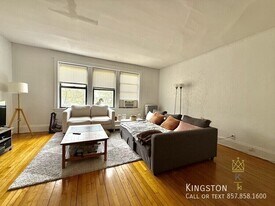 124 Babcock St in Brookline, MA - Building Photo