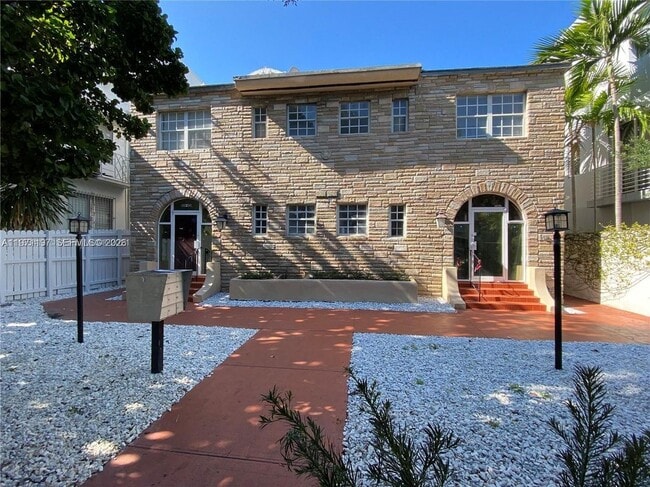 property at 828 Pennsylvania Ave