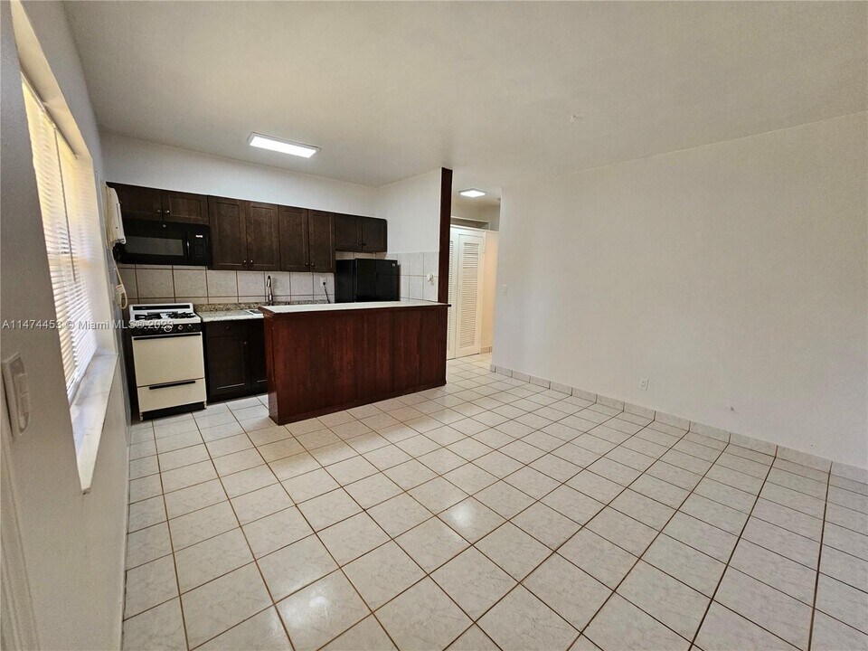 1723 Liberty St-Unit -2 in Hollywood, FL - Building Photo