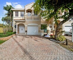 10191 NW 32nd Terrace in Doral, FL - Building Photo