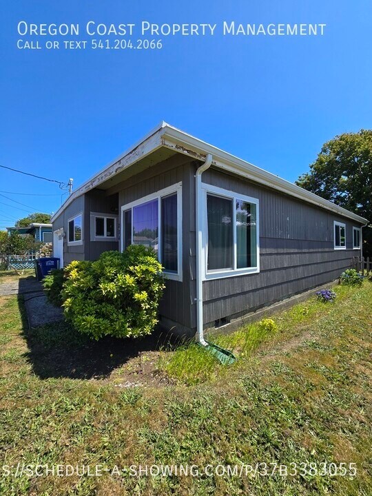 234 NE 11th St in Newport, OR - Building Photo