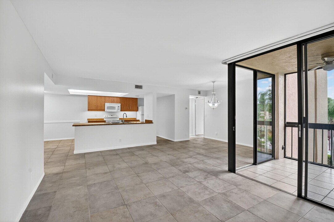 2255 Lindell Blvd in Delray Beach, FL - Building Photo