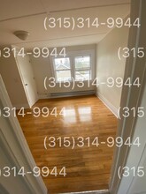 211 Russell Ave, Unit second floor in Liverpool, NY - Building Photo - Building Photo