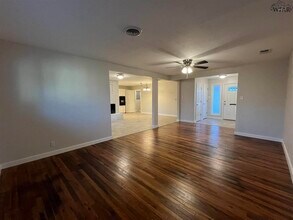 2711 Chase Dr in Wichita Falls, TX - Foto de edificio - Building Photo