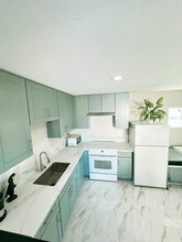 10245 Westonhill Dr, Unit 10243 in San Diego, CA - Building Photo - Building Photo