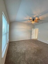 211 Pecos Dr in Huntsville, TX - Foto de edificio - Building Photo