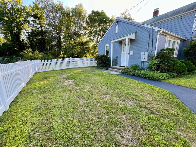 55 Greenlawn Dr in Fairfield, CT - Building Photo - Building Photo