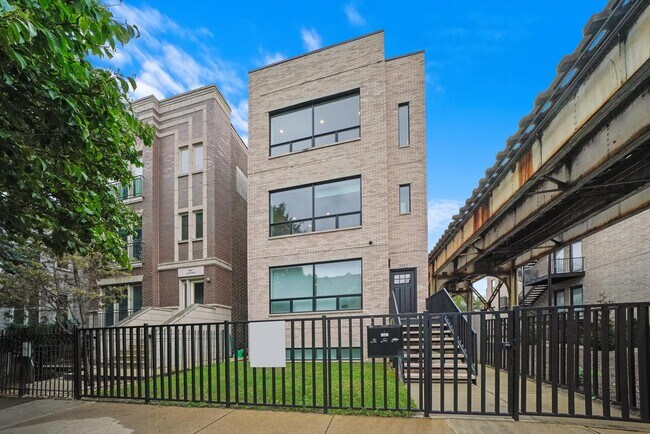 property at 3415 N Bosworth Ave