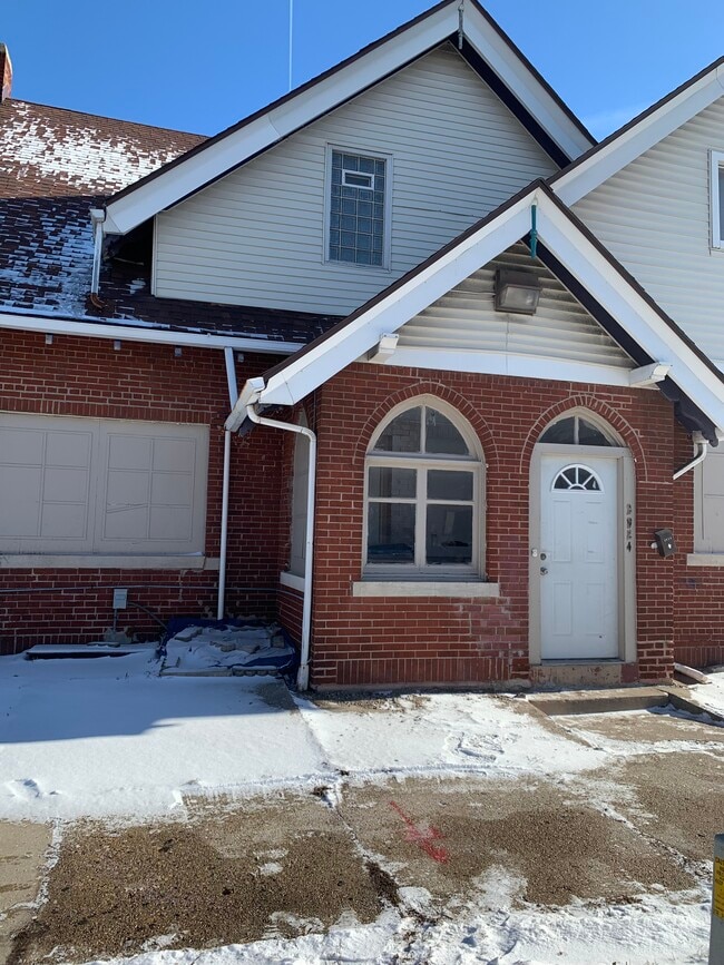 property at 1742 W Atkinson Ave