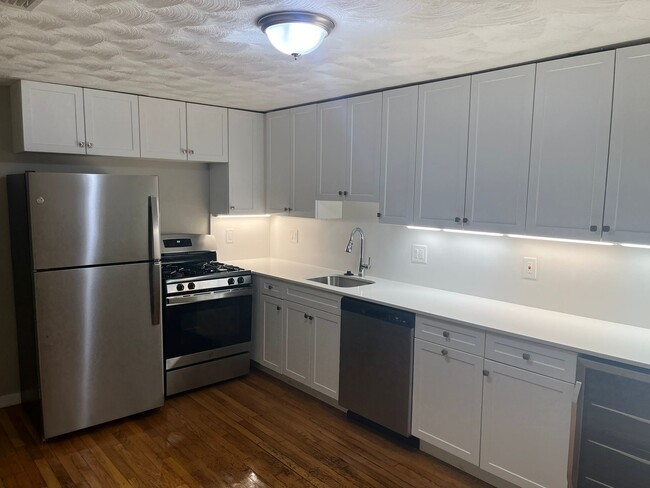 7 Medford St, Unit 1 in Chelsea, MA - Building Photo - Building Photo