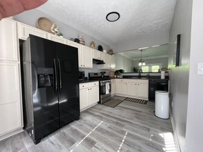 5690 Hampton Ct in College Park, GA - Building Photo - Building Photo