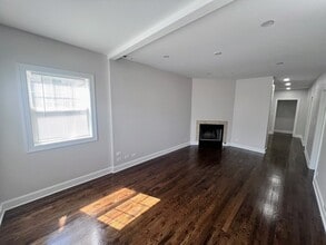 2714 W Julia Ct, Unit 1 in Chicago, IL - Foto de edificio - Building Photo