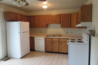 1646 Country Walk Ct in Terre Haute, IN - Building Photo - Building Photo