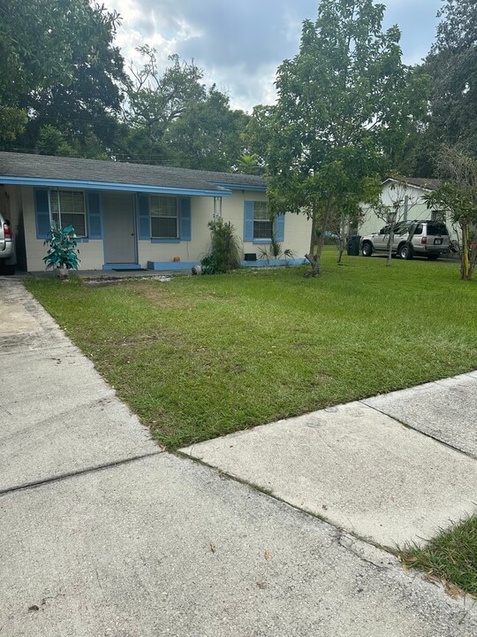 7725 Cassino Ave in Orlando, FL - Foto de edificio