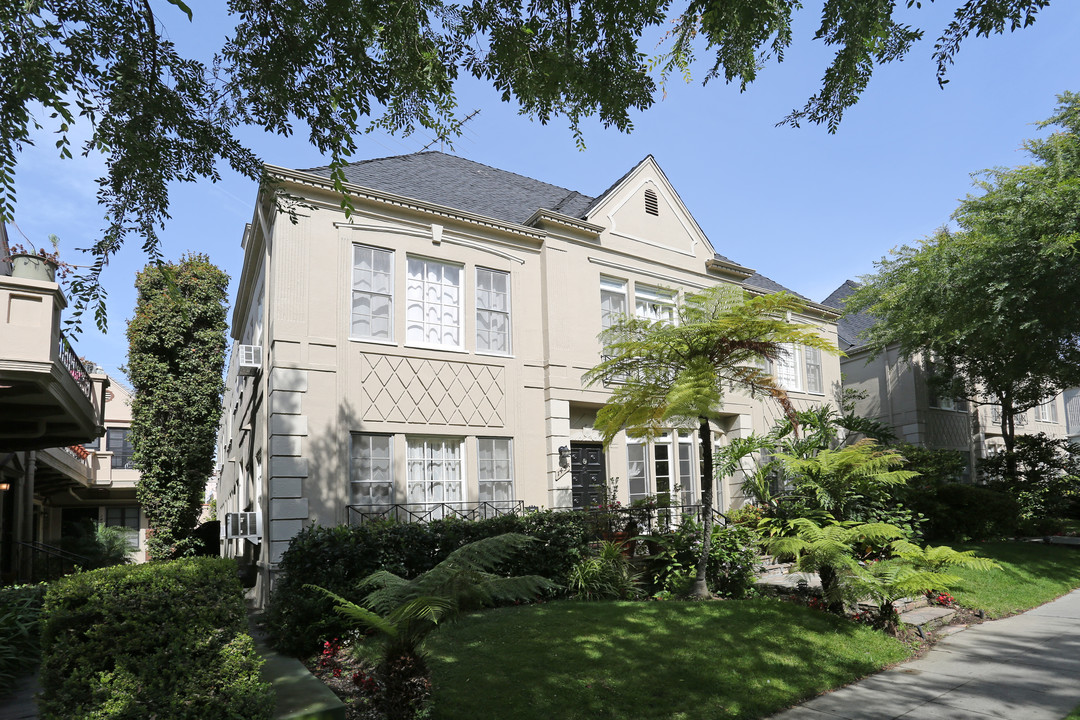 145 S Crescent Dr in Beverly Hills, CA - Foto de edificio