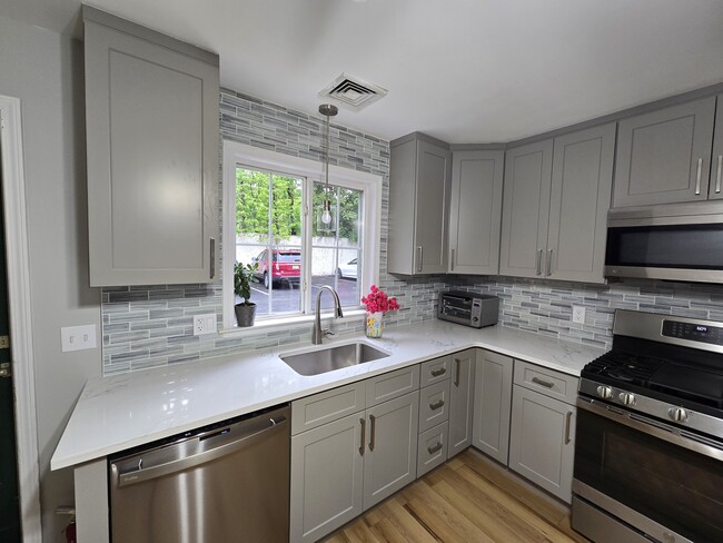 property at 3 Hirschklau Ln