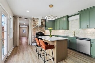 1324 Cambronne St in New Orleans, LA - Foto de edificio - Building Photo