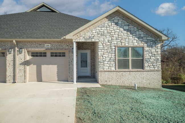 593 Pne Vw St in Neosho, MO - Foto de edificio - Building Photo