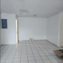 2016 S India Ave in Laredo, TX - Foto de edificio - Building Photo