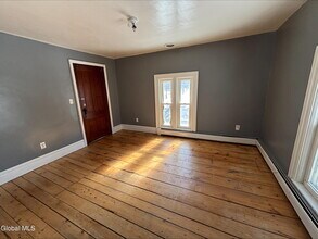 372 NY-43 in Stephentown, NY - Foto de edificio - Building Photo