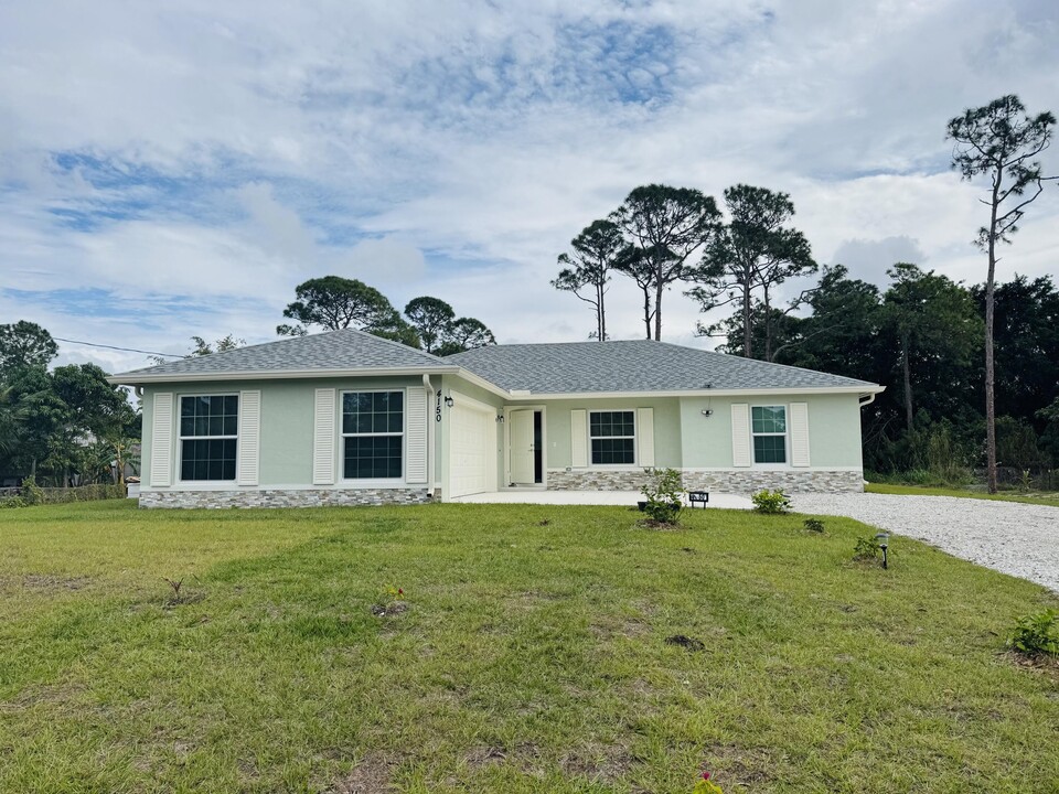 4150 130th Ave N in Royal Palm Beach, FL - Building Photo