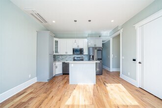 70 Sherman Pl-Unit -2 in Jersey City, NJ - Building Photo - Building Photo