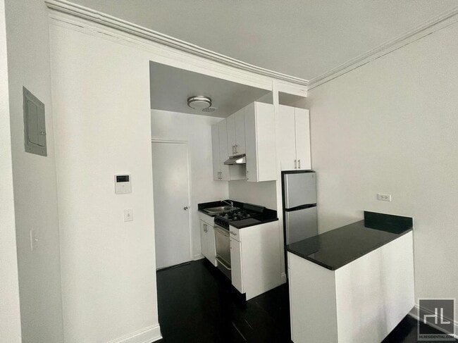 property at 35 E 65th St