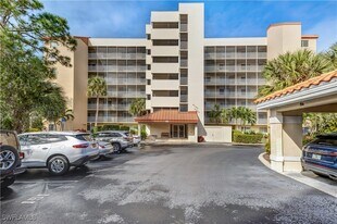 15171 Cedarwood Ln in Naples, FL - Building Photo
