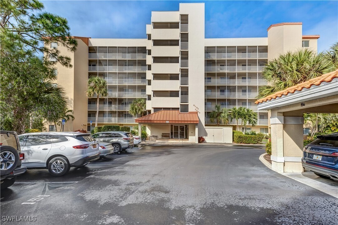 15171 Cedarwood Ln in Naples, FL - Building Photo