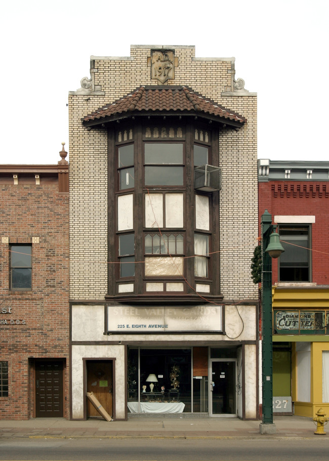 225 E Eighth Ave in Homestead, PA - Foto de edificio - Building Photo