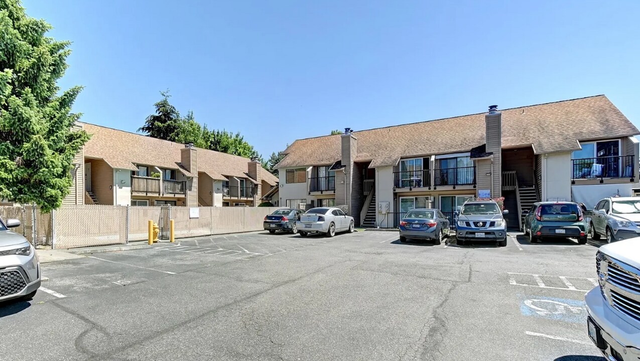 12434 Ambaum Blvd SW in Seattle, WA - Building Photo