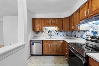 610 S Franklin St in Holbrook, MA - Building Photo - Building Photo