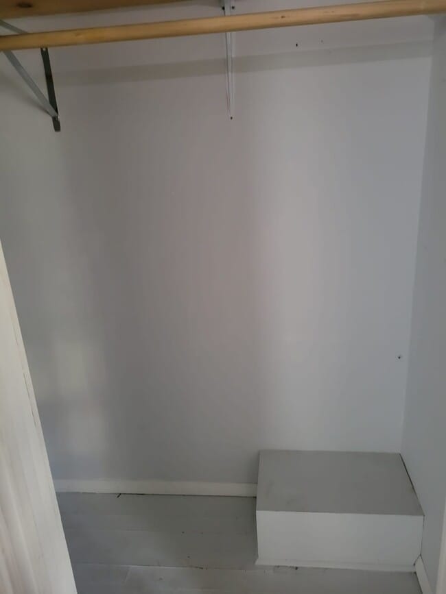 16 Stewart St, Unit First floor in Amsterdam, NY - Foto de edificio - Building Photo