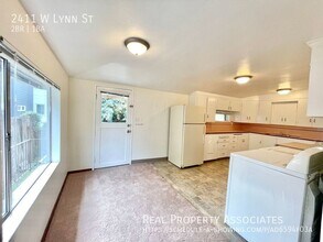 2411 W Lynn St in Seattle, WA - Building Photo - Building Photo