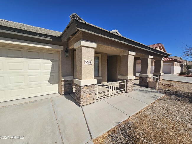 5658 W Desert Jewel Dr in Glendale, AZ - Building Photo - Building Photo