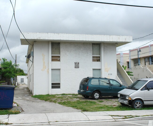 620 SW 8th Ave in Miami, FL - Foto de edificio - Building Photo
