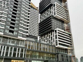 4015 The Exchange in Mississauga, ON - Building Photo - Building Photo