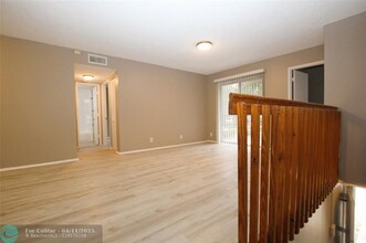704 Gardens Dr in Pompano Beach, FL - Foto de edificio - Building Photo