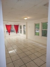 8410 N Elmer St in Tampa, FL - Foto de edificio - Building Photo