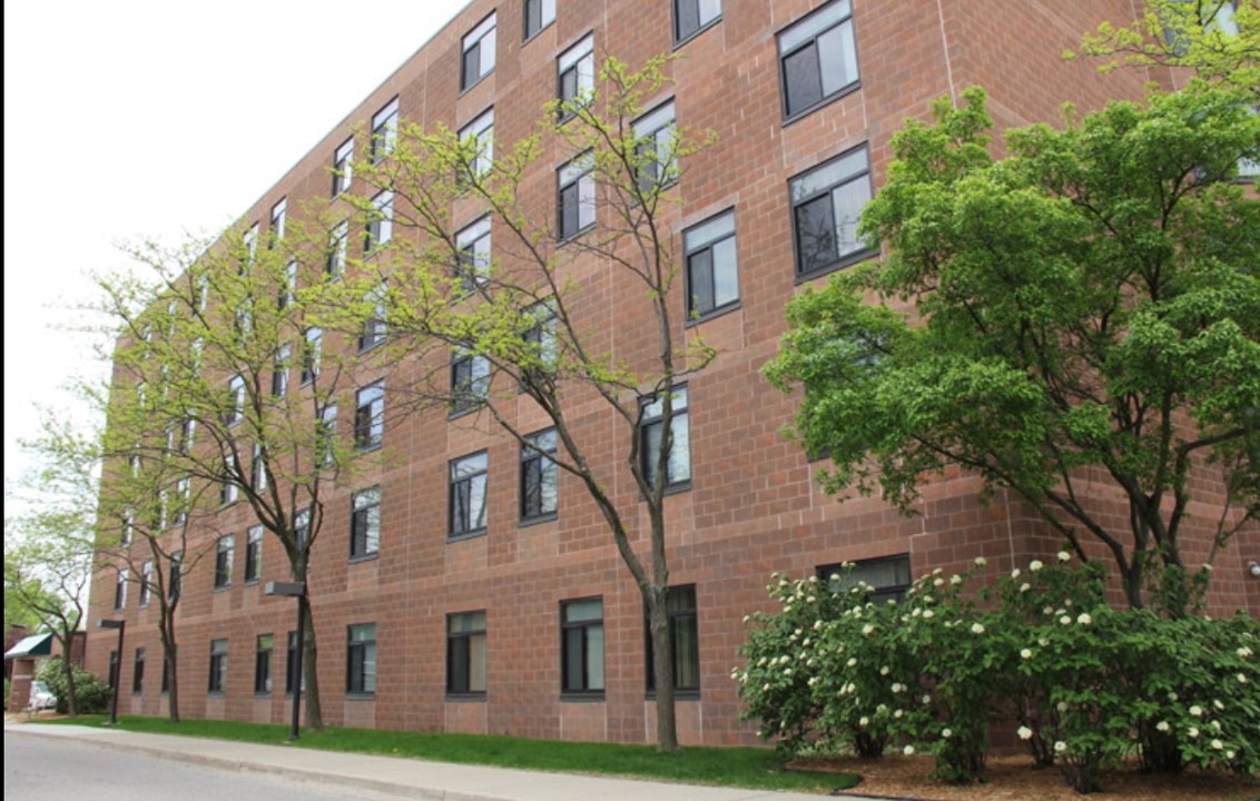 Braidwood Manor in Davison, MI - Building Photo