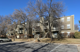 The Retreat at Woodridge Apartments in Lenexa, KS - Building Photo - Building Photo