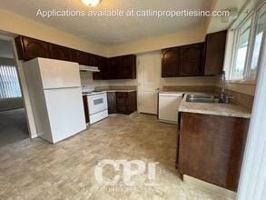 124 Tilla Dr in Kelso, WA - Building Photo - Building Photo