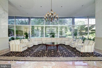 4201 Cathedral Ave NW in Washington, DC - Building Photo - Building Photo