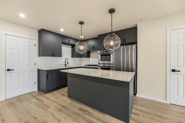 604 Yonkers Ave in Yonkers, NY - Foto de edificio - Building Photo