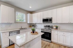 Magnolia Townhomes in Burleson, TX - Building Photo