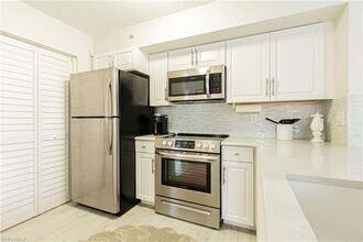 1260 Wildwood Lakes Blvd in Naples, FL - Foto de edificio - Building Photo