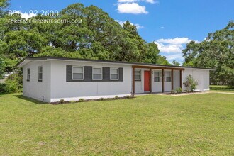 8 Goodman Ln in Pensacola, FL - Foto de edificio - Building Photo