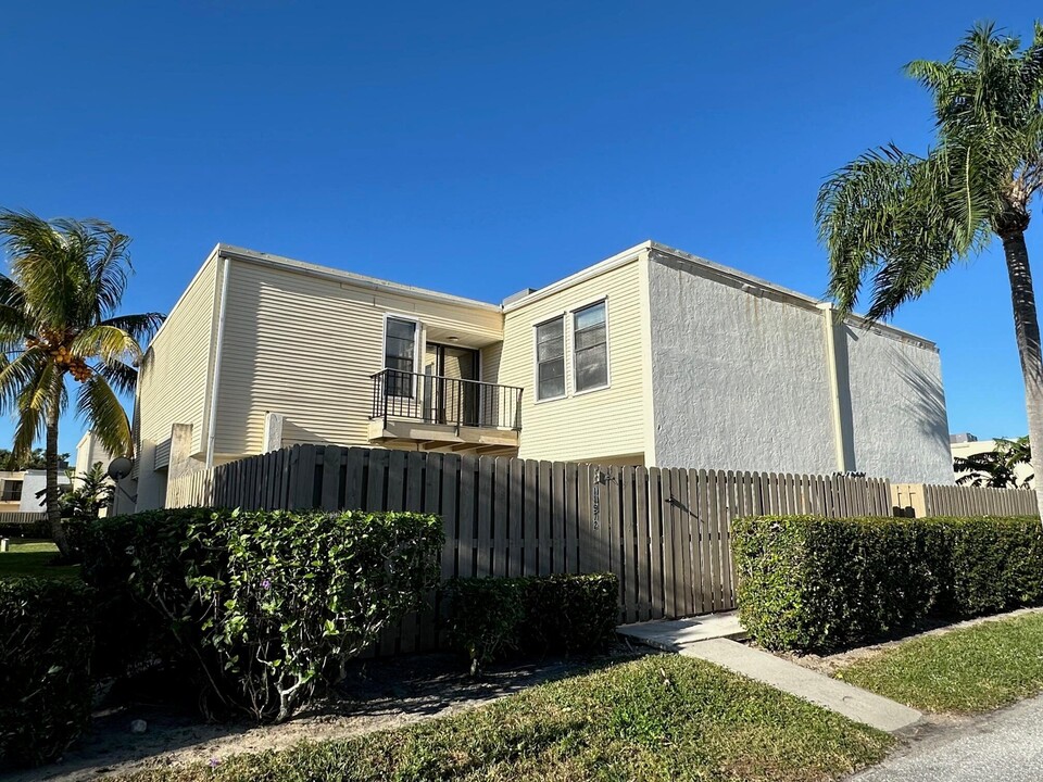 11972 Shakerwood Ln in Wellington, FL - Building Photo