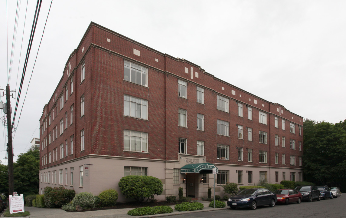 Viceroy Apartments in Seattle, WA - Building Photo