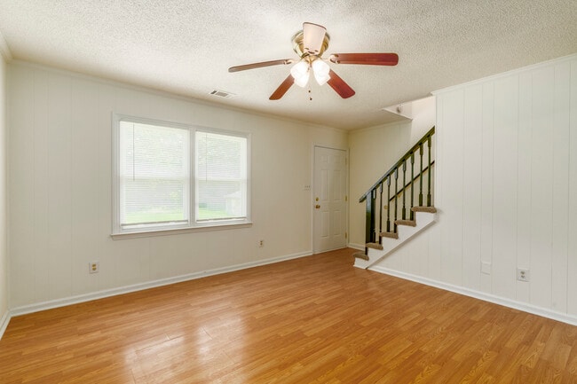 Southfork Apartments - Dallas TH